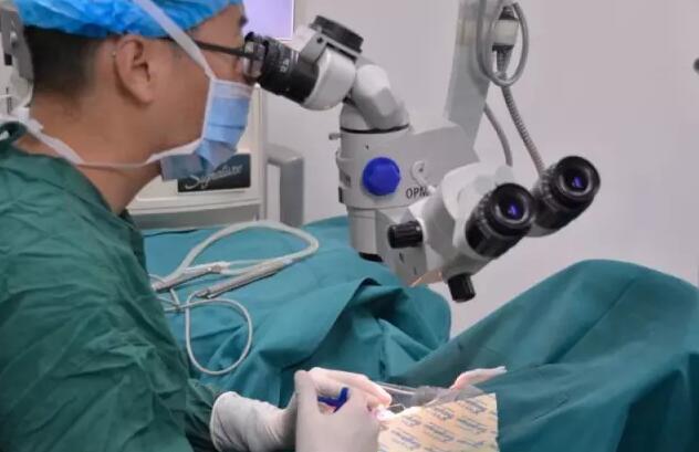 兰州普瑞眼视光医院成功实施德国蔡司三焦点人工晶体植入术